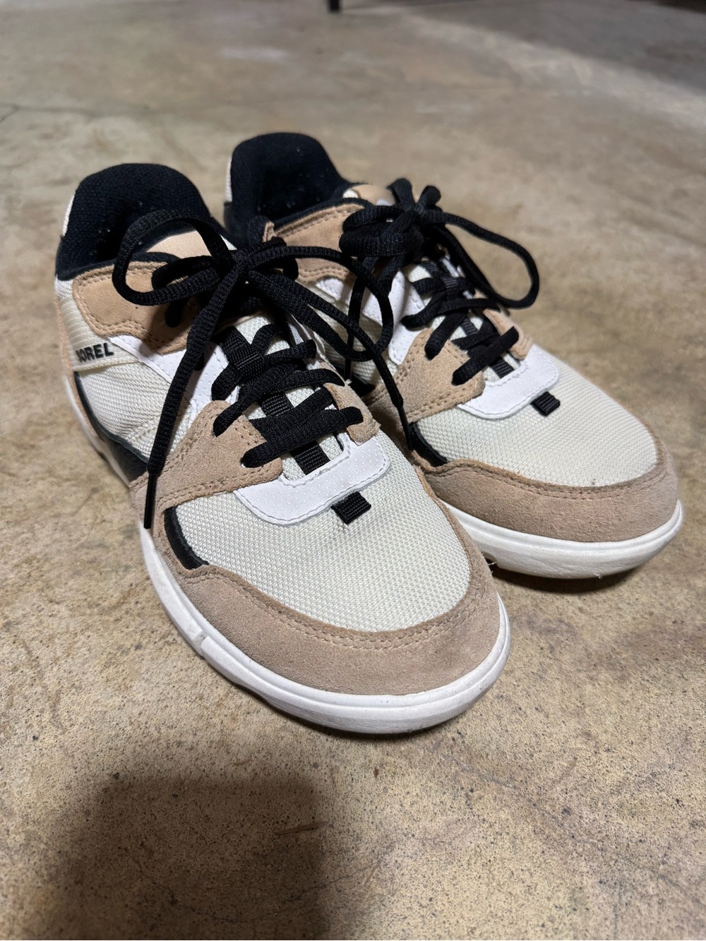 SOREL Women’s Beige and White Low-Top Sneakers 7.5M Very Comfortable